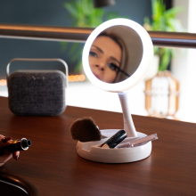Kozmetické zrkadlo s LED lampou